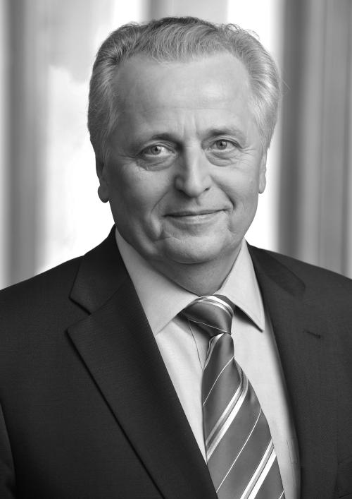 Portraitfoto des verstorbenen Sozialministers a.D. Rudolf Hundstorfer