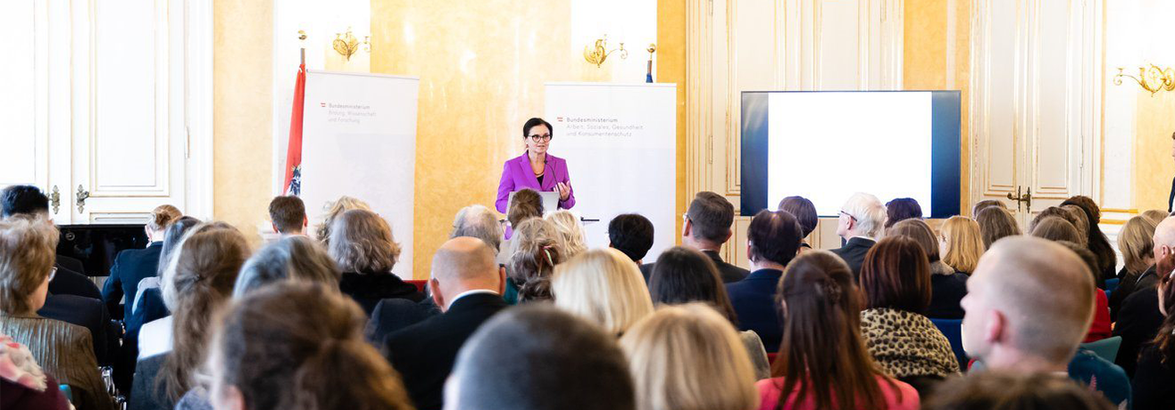 Bundesministerin Brigitte Zarfl bei der Veranstaltung